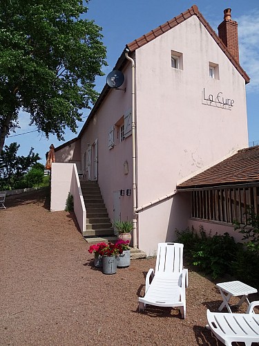 Gîte - escalier vers le cour