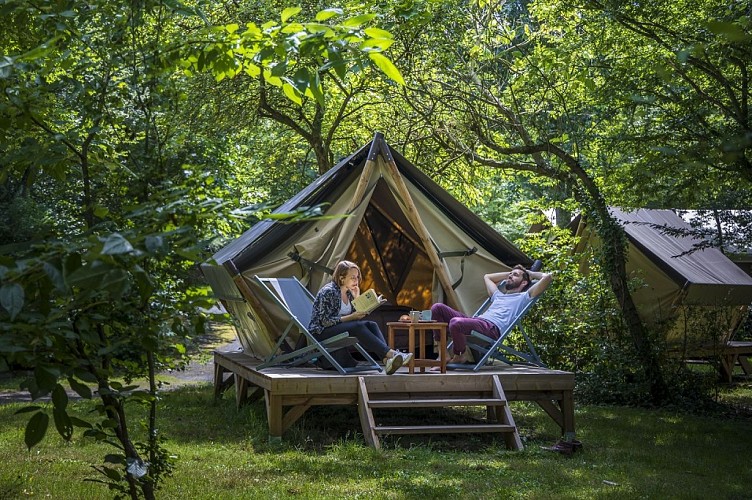 Tentes équipées au camping de Coulvée
