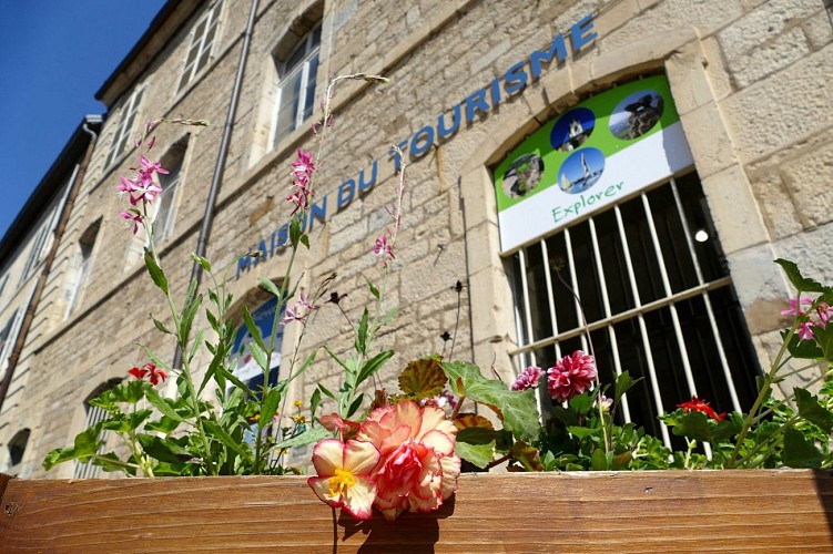 Maison tu Tourisme - extérieur fleurs