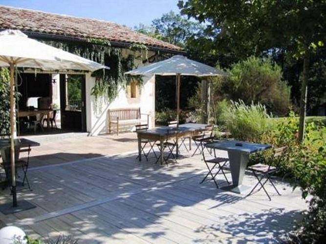 housset-terrasse-tourinsoft