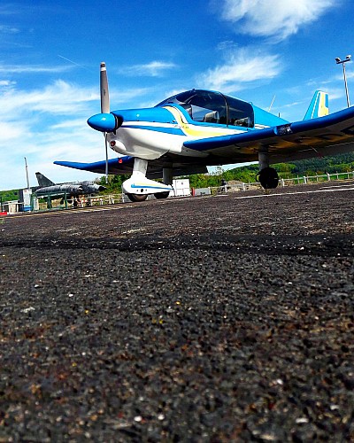 Sur la piste de laérodrome de Pouilloux
