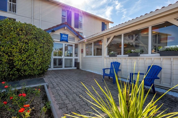 Entrée Principale de l'hôtel Ibis Budget Mâcon Sud