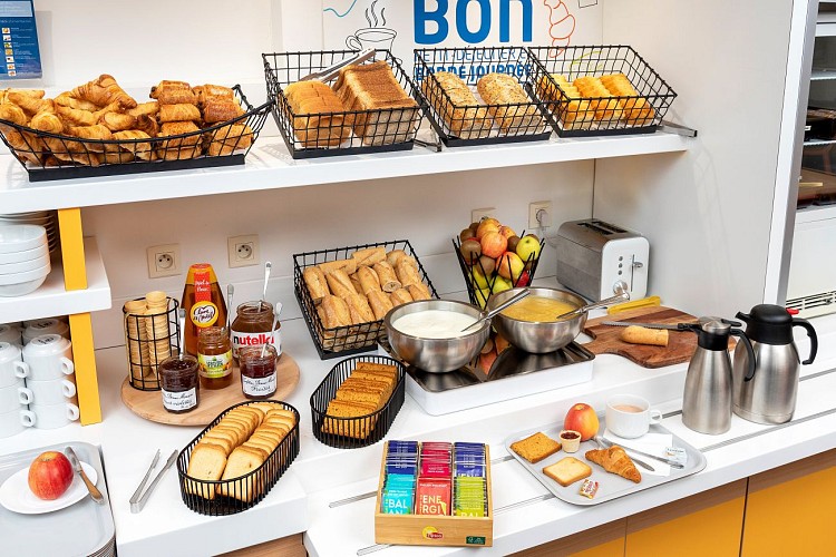 Petit déjeuner buffet ibis Budget Mâcon Sud