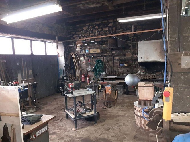 Vue pertielle de l'atelier avec foyer_1