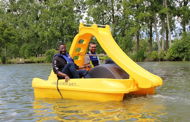 pédalo à tobogan de côté