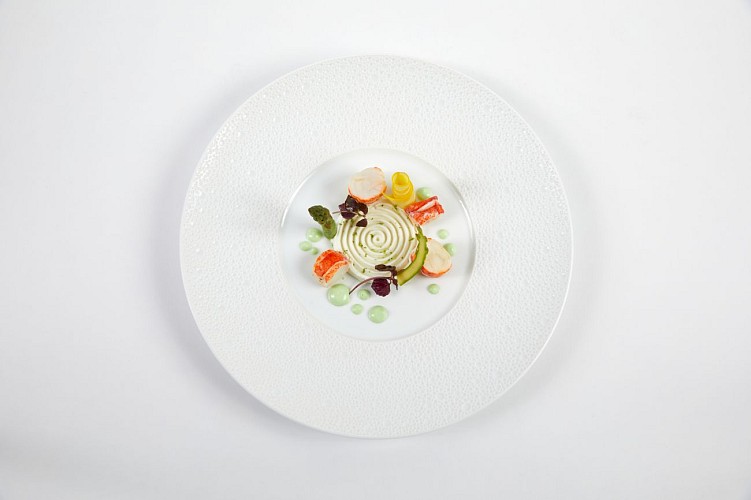 Homard cuisson nacrée tourbillon de crème bio aux Saint-Jacques