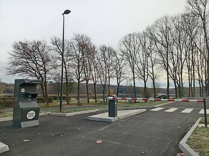 AIRE DE CAMPING CAR Pigeonnier Neuvic