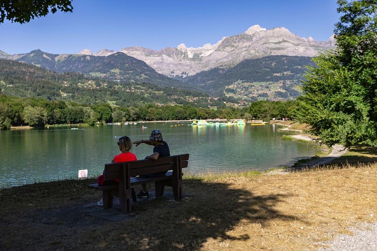 Leisure centre "Les Iles" and Passy's Lake