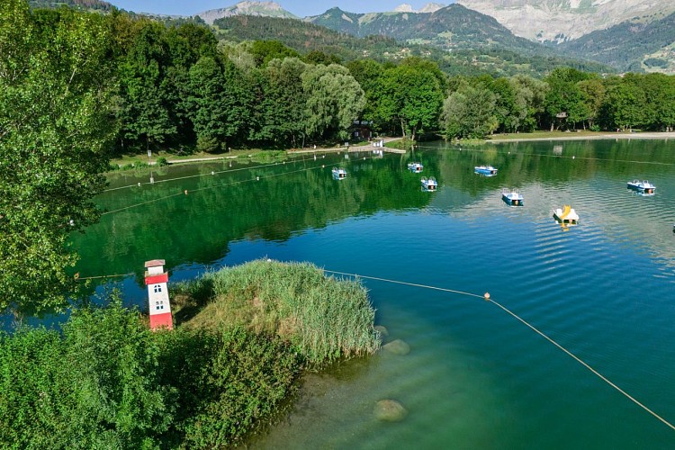 Leisure centre "Les Iles" and Passy's Lake