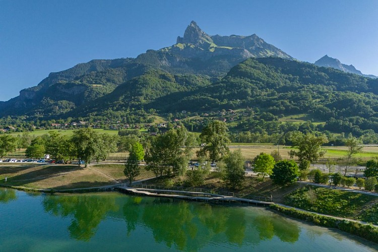 Lago di Passy, centro ricreativo "Les Iles"