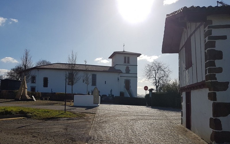 Jatxou_extérieur_Eglise_Saint_Sébastien_et_benoiterie 1440x900