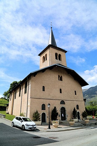 La mairie et l'église de Saint-Bon