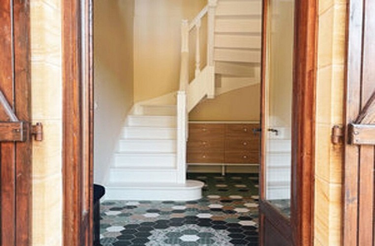 Domaine-de-Sirius-Hallway1