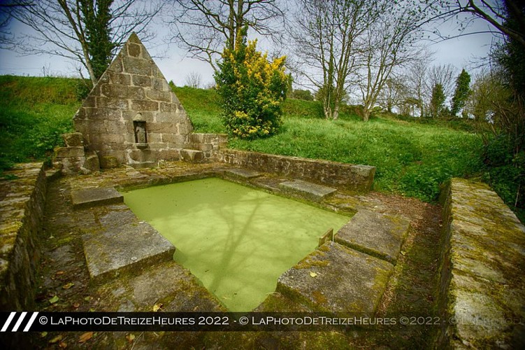 Fontaine et lavoir du Naount