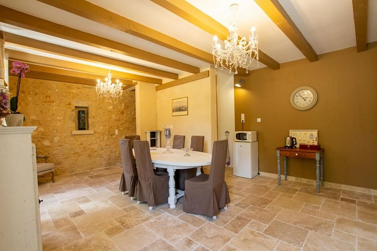 Chambre d'Hôtes Les Châtaigniers salle à manger