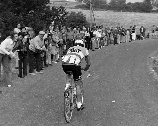 A gauche Corréze- Village Agnoux