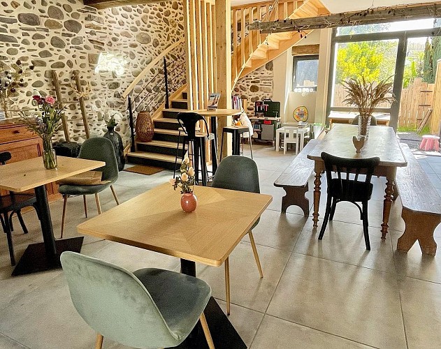 Etape-en-Baretous-Salle-restauration1-ARAMITS (©Sandrine LOUIS)