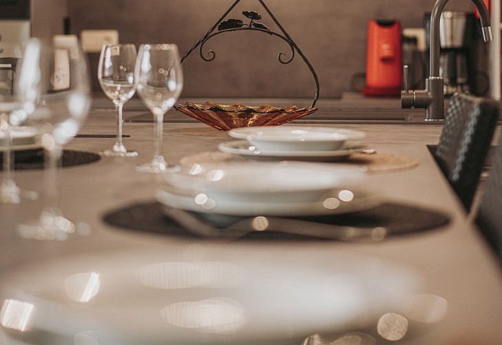 Dining room of the cottage La Porte du Paradis in Viroinval