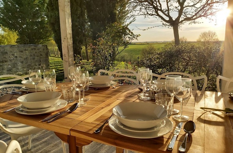 jurmilhac_periouest_table_terrasse
