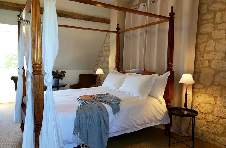 jurmilhac_periouest_lit_baldaquin