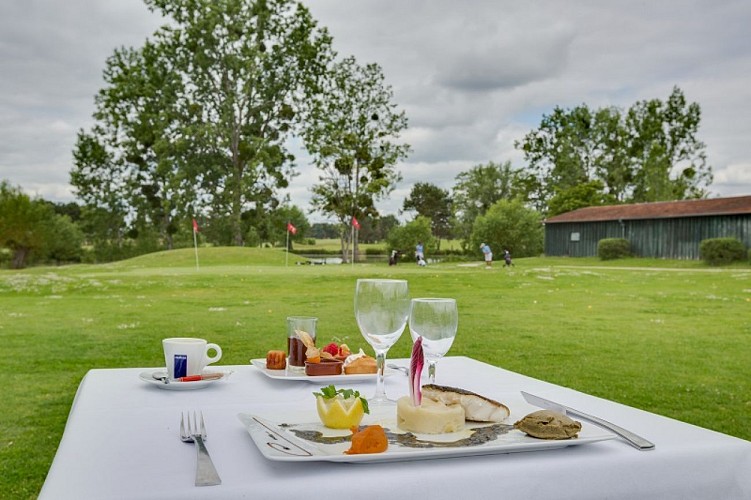 restaurant-marcilly-en-vilette-la-bergerie-restaurant-du-golf-plat