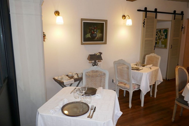 Arzacq Table Mamie Chat (2)