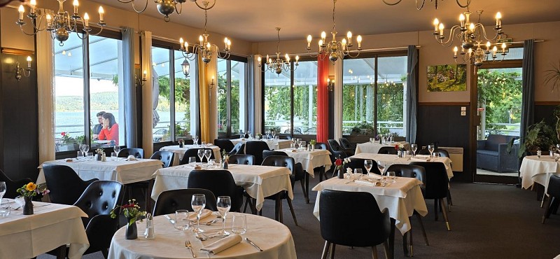 SALLE RESTAURANT 24