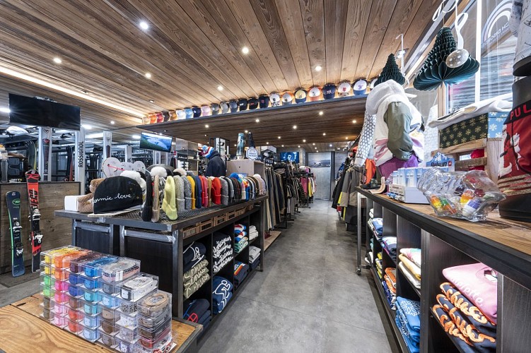 Skiset Les Carroz by Rossignol