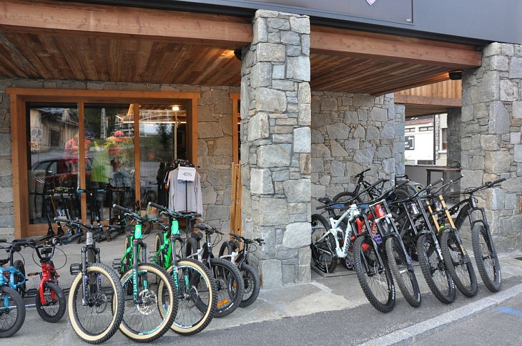 Skiset Les Carroz by Rossignol