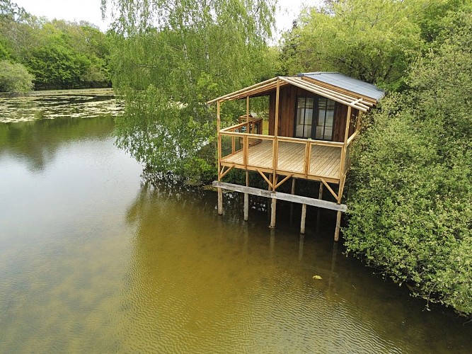 Domaine-de-Lara-Ménesplet-chalet-pilotis2