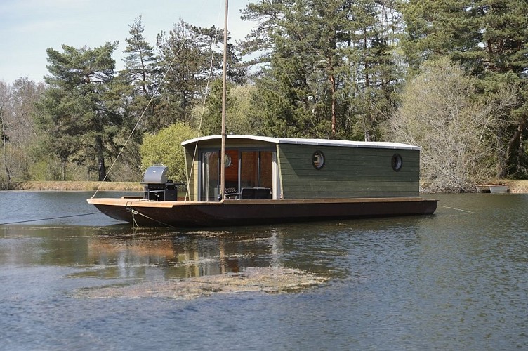 Domaine-de-Lara-Ménesplet-toue