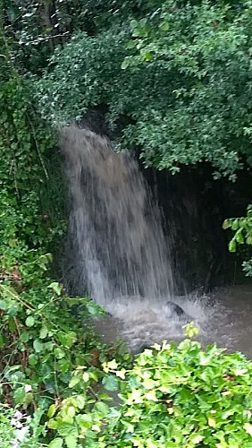 cascade, devant le gîte