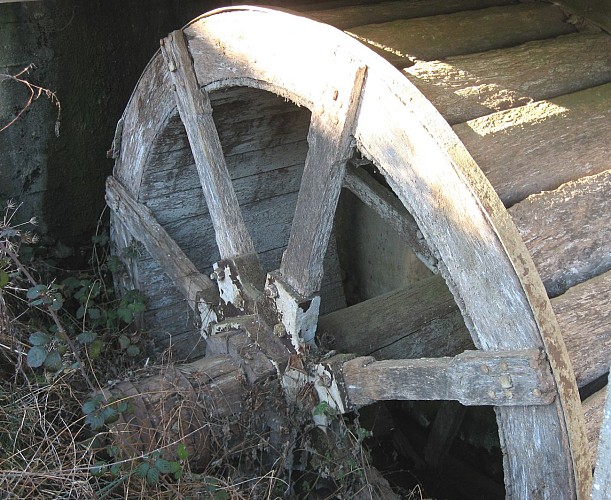 roue du moulin bona