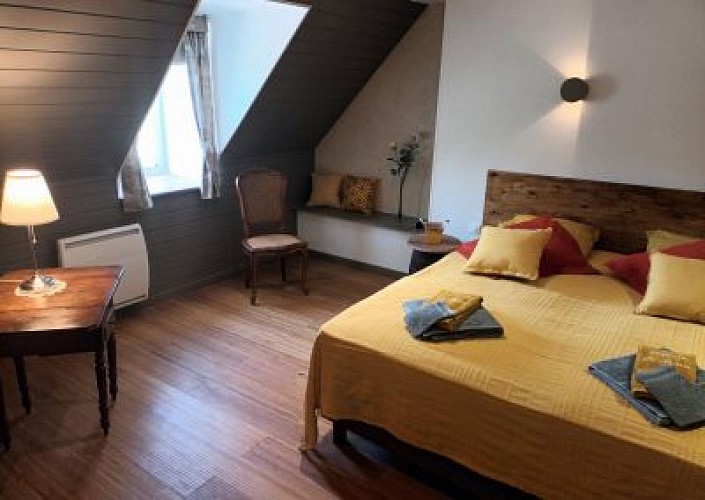 Chambre-Reine-des-Pres-1-400x284