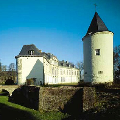 Le château et la chapelle du Saint-Sang