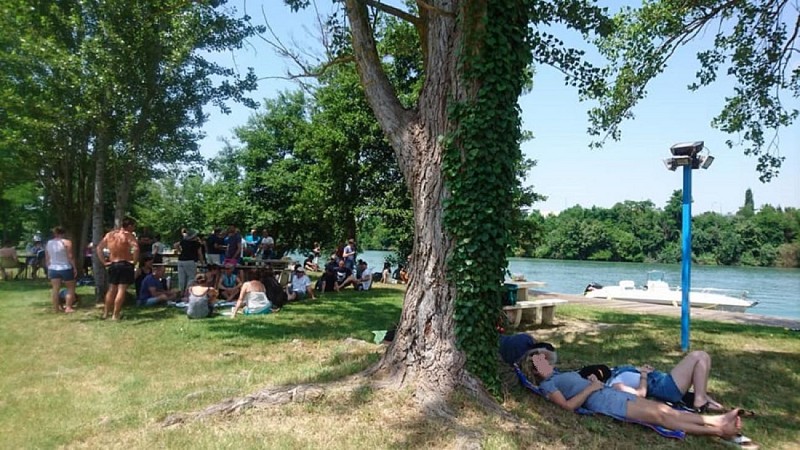 Equipement de loisirs Base nautique CAZERES pelouse