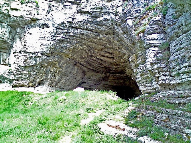 Kozarnika cave