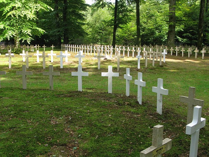 Le cimetière militaire dit « du plateau »
