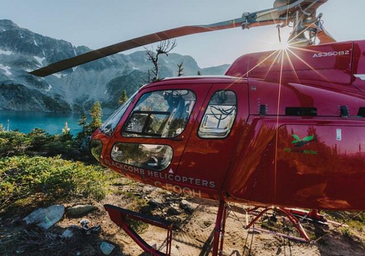 Survol VIP en hélicoptère des Coast Mountains avec pique-nique au sol au bord d'un lac alpin (+ paddle en option) - Whistler