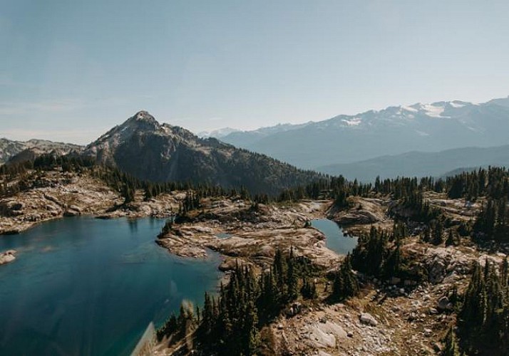 Survol VIP en hélicoptère des Coast Mountains avec pique-nique au sol au bord d'un lac alpin (+ paddle en option) - Whistler