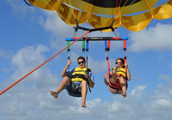 Parachute ascensionnel au dessus de la baie de Biscayne à Miami (7 à 12 min de vol)