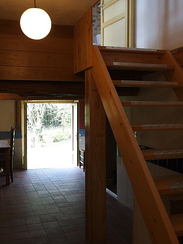 Couloir menant à la cuisine et à la terrasse