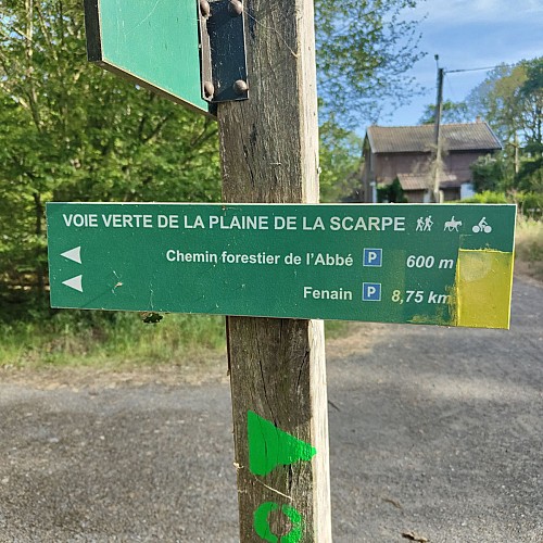 Prendre le chemin à gauche (voie verte)