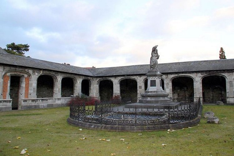 Die ehemalige Abtei Neufmoustier