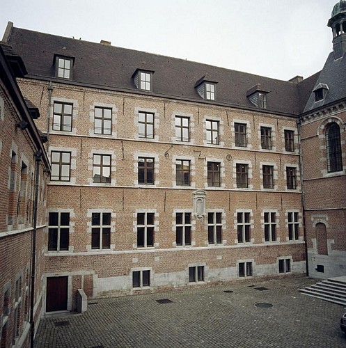 Le conservatoire de musique, ancien couvent des Filles de Notre-Dame 