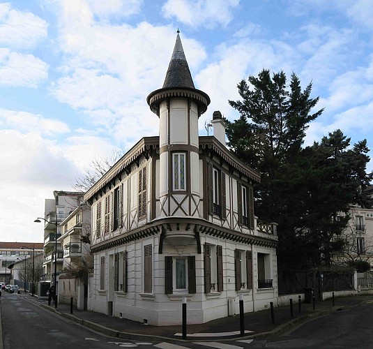 Une maison à tourelle