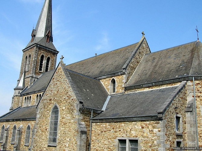 Eglise Saint-Martin d'Awenne et la statue de Saint-Sébastien