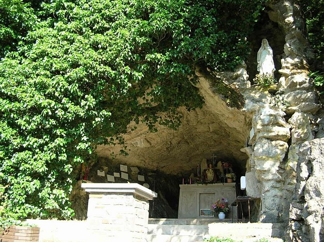Wyompont et la Grotte Notre-Dame de Lourdes