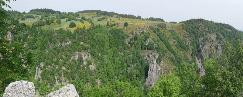 Point de vue du Chemin des Espagnols depuis le belvédère d'Arzenc d'Apcher