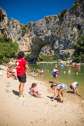 Strand aan de Pont d'Arc